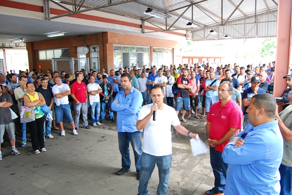 Resistência: trabalhadores da Volkswagen ameaçam greve na fábrica de Taubaté